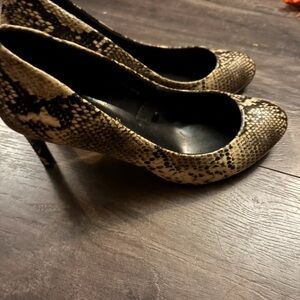 Chic Snakeskin Patterned Women's Heels